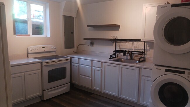 Shared Kitchen - 8759 SE Henderson St