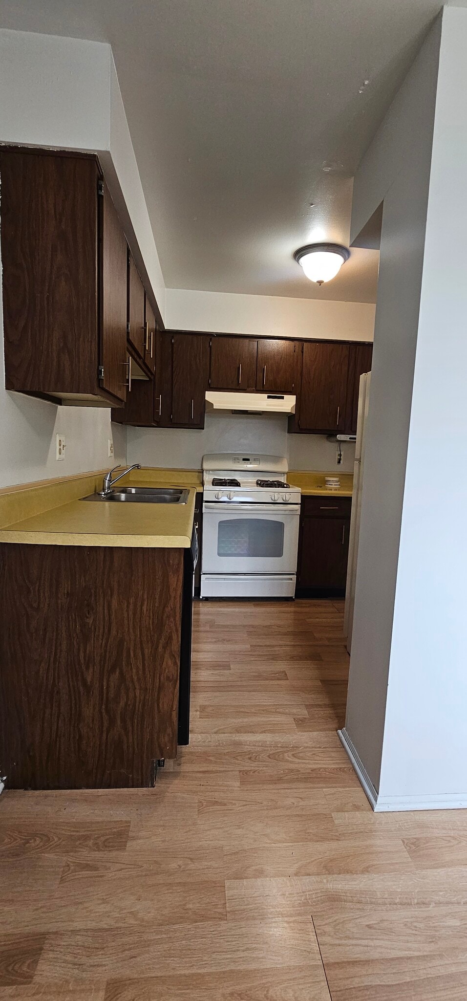 Kitchen - 5001 W 82nd Ct