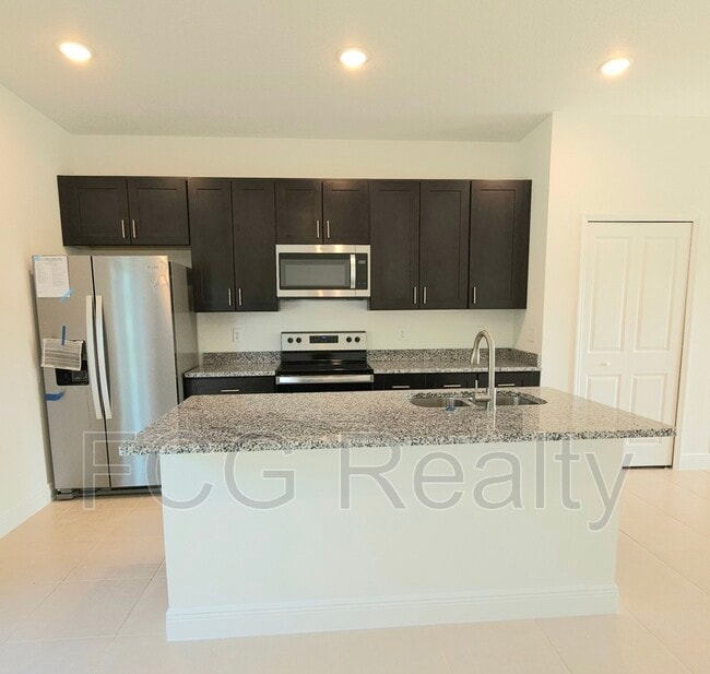 Building Photo - 247 Marion Oaks Manor