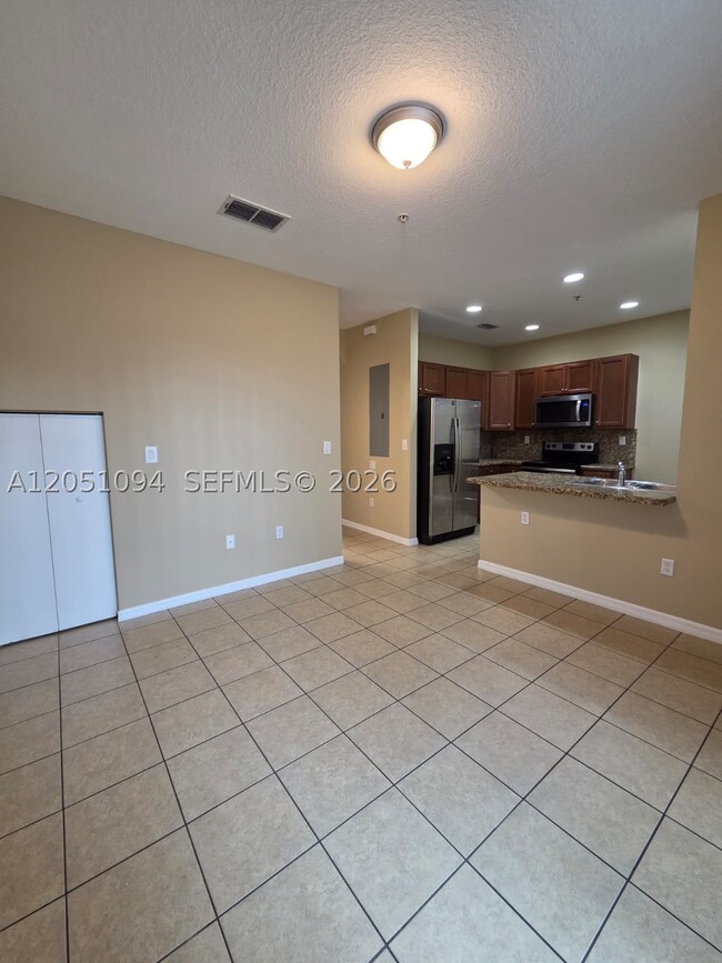 Building Photo - 2851 Prospect 404
