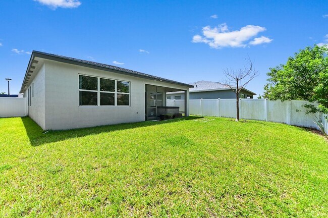 Building Photo - 11381 SW Lyra Dr.
