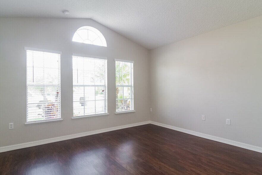 Building Photo - 4650 Salamander St