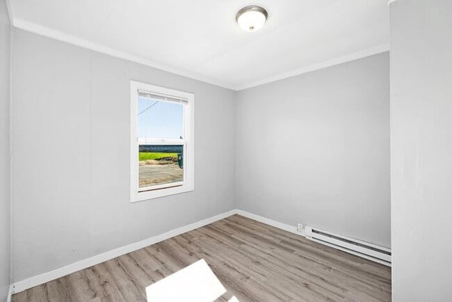 Building Photo - Completely Remodeled unit!! Pets OK.