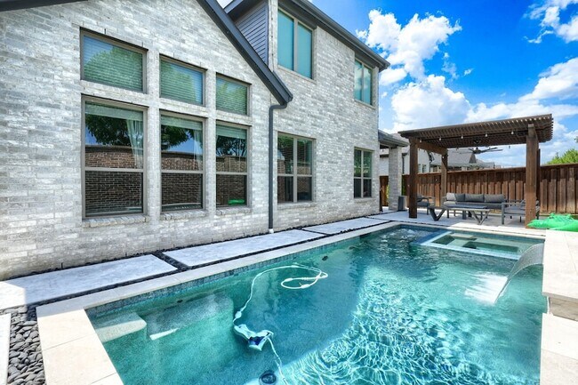 Building Photo - 2446 Bainbridge Dr