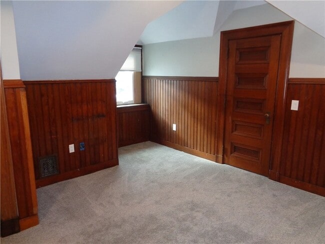 Building Photo - 22 W Third Street #203 Street Unit