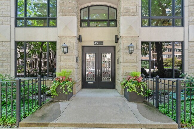 Primary Photo - 45 E Cedar St