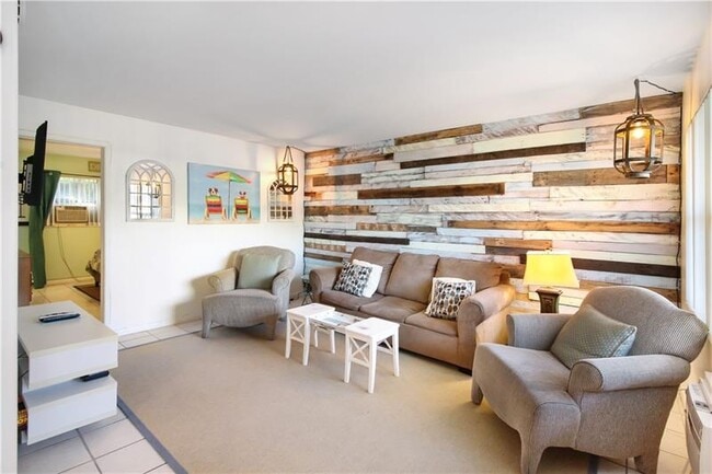 Building Photo - 3230 NE 13th St