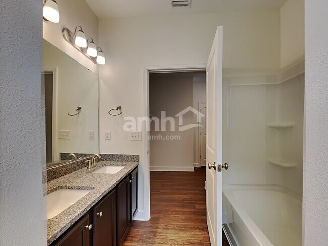 Building Photo - 5810 Hampton Creek Rd