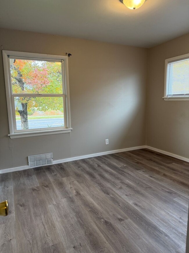 Building Photo - Duplex for Rent