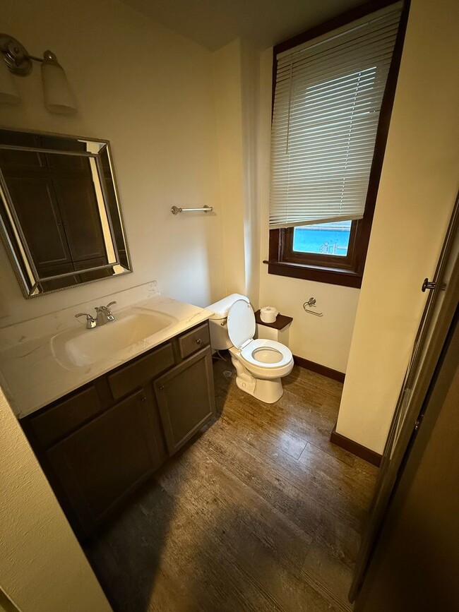 Building Photo - Spacious 4-Bedroom Apartment with Main Street Views