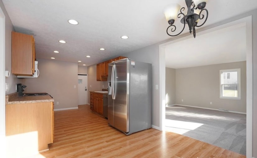 Kitchen and dining room - 2811 3 Mile Rd NE