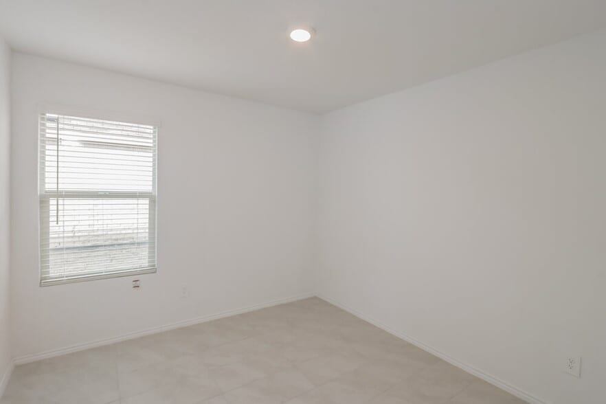 Building Photo - 1149 Crestview Dr