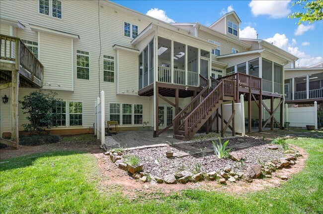Building Photo - Townhouse in Lake Hogan Farms - 4 bedrooms - Amenities include community pool, tennis and playground