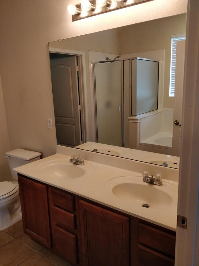 Building Photo - 9000 Ipswich Bay Dr