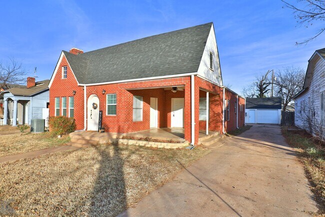 Building Photo - Cottage in the heart of Abilene!