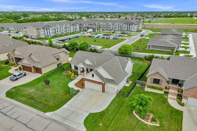 Building Photo - Luxury Home - Month-to-Month or 6-month Le...