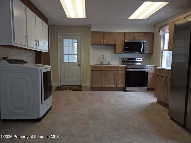 Building Photo - 138 Charles St