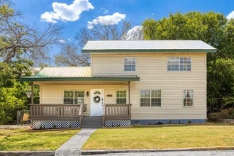 Building Photo - 11004 Elm St