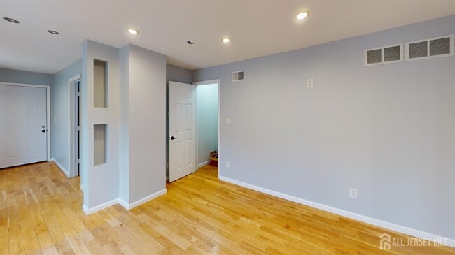 Building Photo - 13 Idlewild Ave