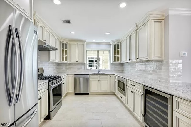 Building Photo - 26 Irving Pl