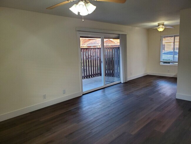 Building Photo - Beautiful 3 bedroom, 2 bath condo for rent...