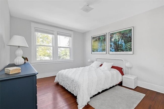 Building Photo - Quintessential Northside House