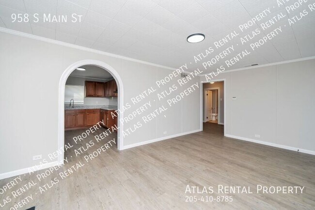 Building Photo - 958 S Main St