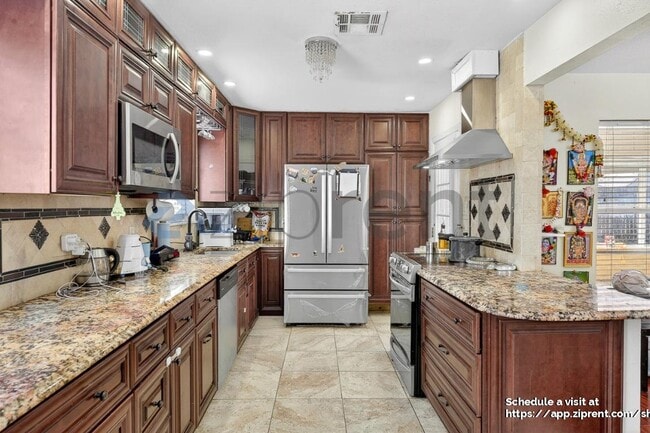 Building Photo - 502 Forest Cir