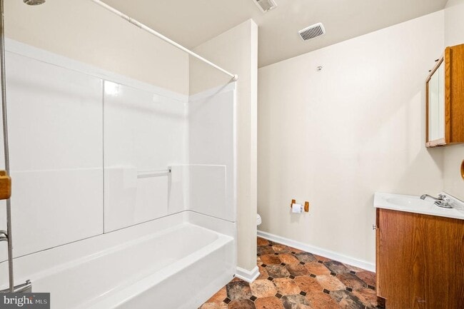 Building Photo - 1256 S 45th St