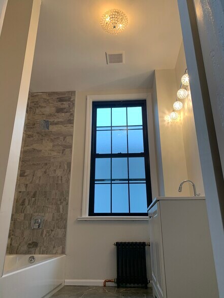 Building Photo - 393 Van Duzer St