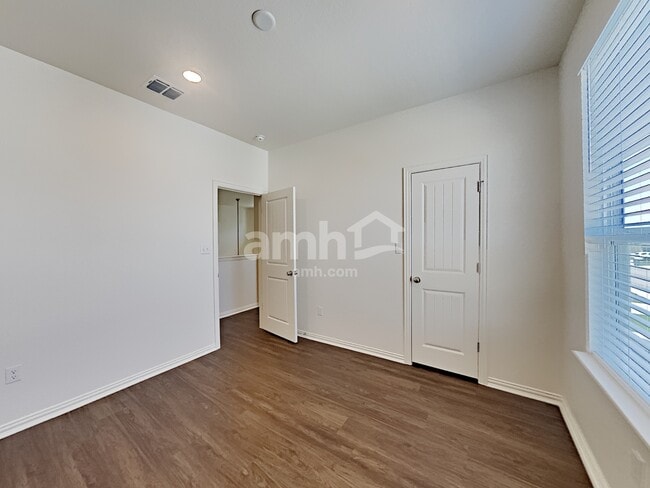 Building Photo - 2738 Meadowood Heights