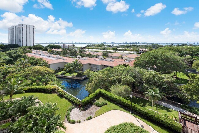 Building Photo - 1000 NE Quayside Terrace