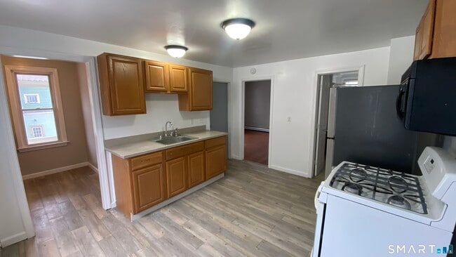 Building Photo - 82 James St