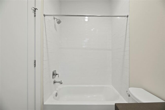 Building Photo - 4813 Caroline St