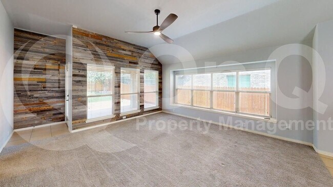Building Photo - 2309 Aurora Dr