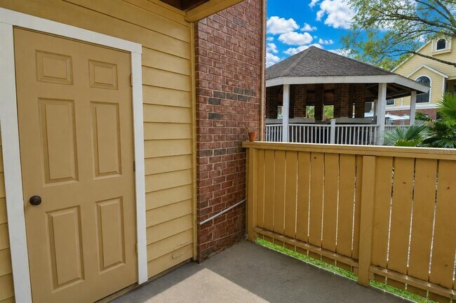 Building Photo - 8643 Mallard Reserve Dr