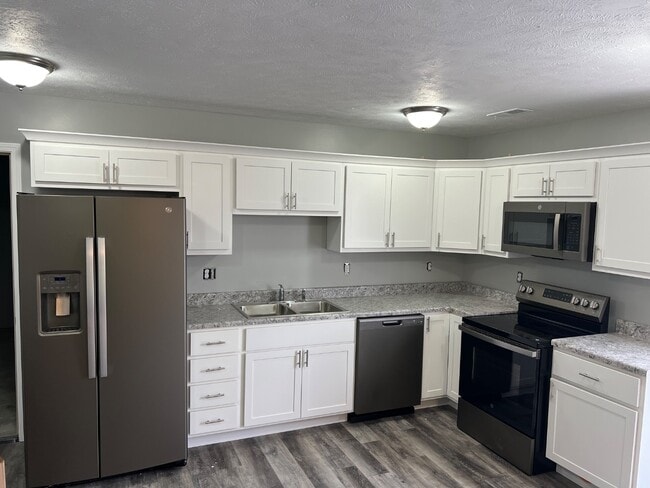 Building Photo - NP Rentals - 2401 W 18th St #2