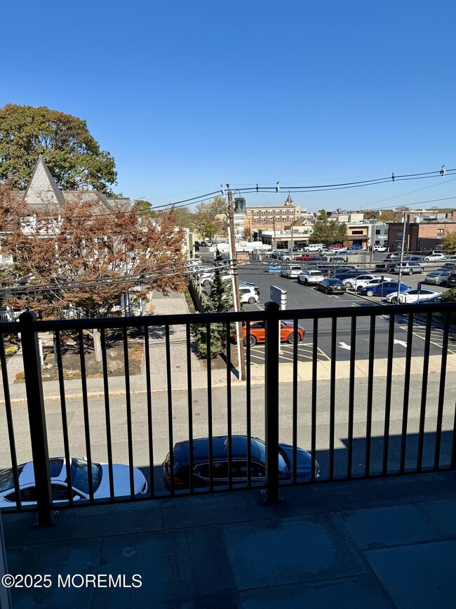 Building Photo - 21 Leroy Pl