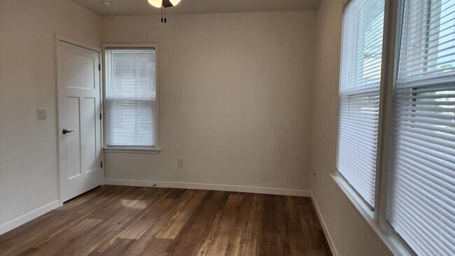 Building Photo - 908 E Gorham St