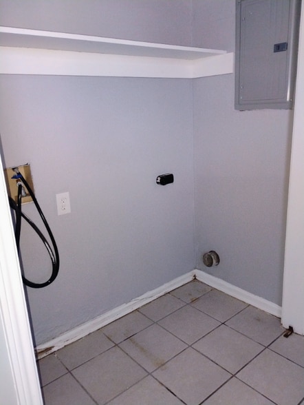 Building Photo - 12240 Jackson Rd