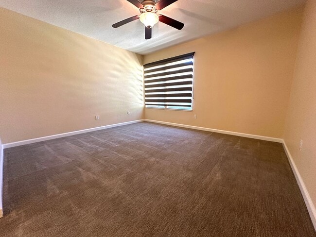 Building Photo - Conveniently located condo in Modesto