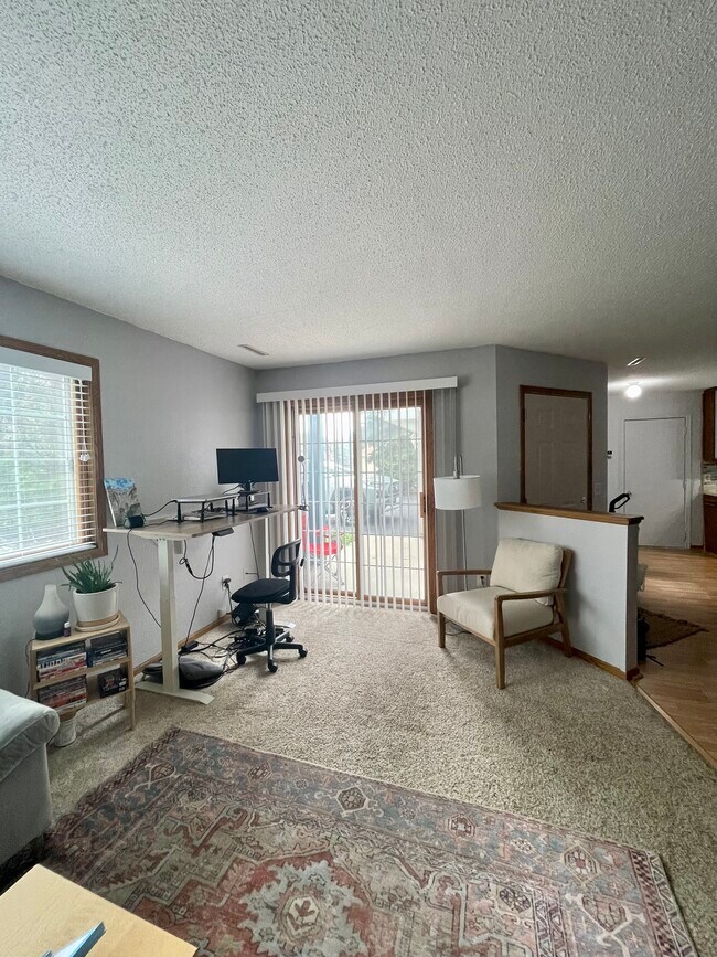 Building Photo - 185 Heather Ln