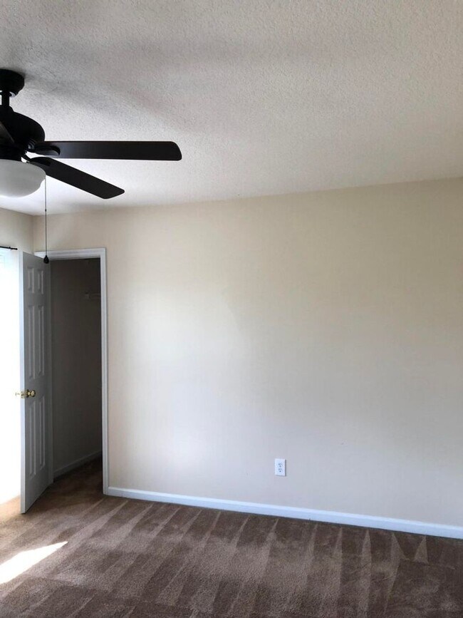 Building Photo - Welcome to Brookstone Crossing!