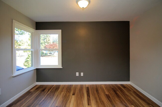 Building Photo - 805 NW Angeline Ave