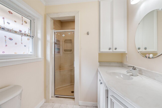 Building Photo - 4025 Silverwood Dr