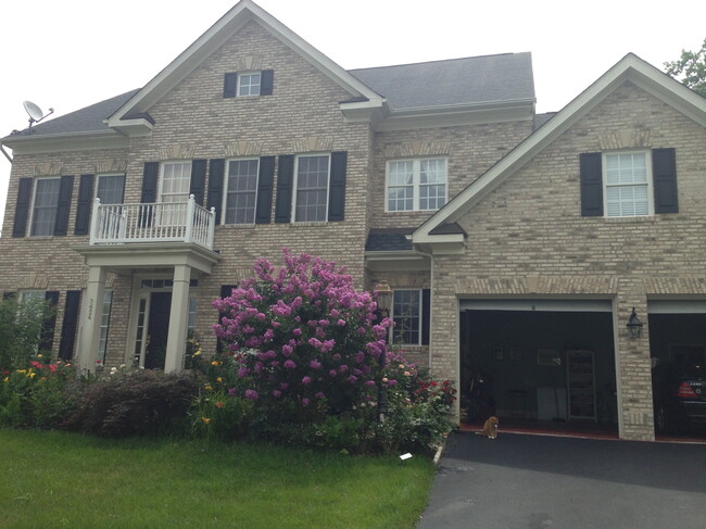 front of the house - 3624 Stonewall Manor Dr