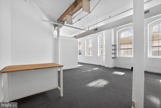 Building Photo - 408 Vine St