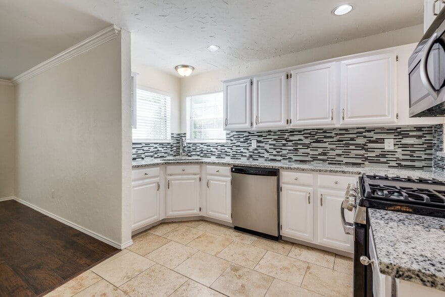 Building Photo - 1108 Bay Shore St