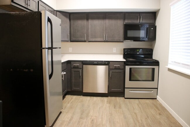 Interior Photo - 804 W Illinois