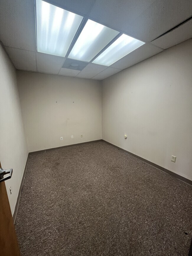 Building Photo - 2312 S Main St